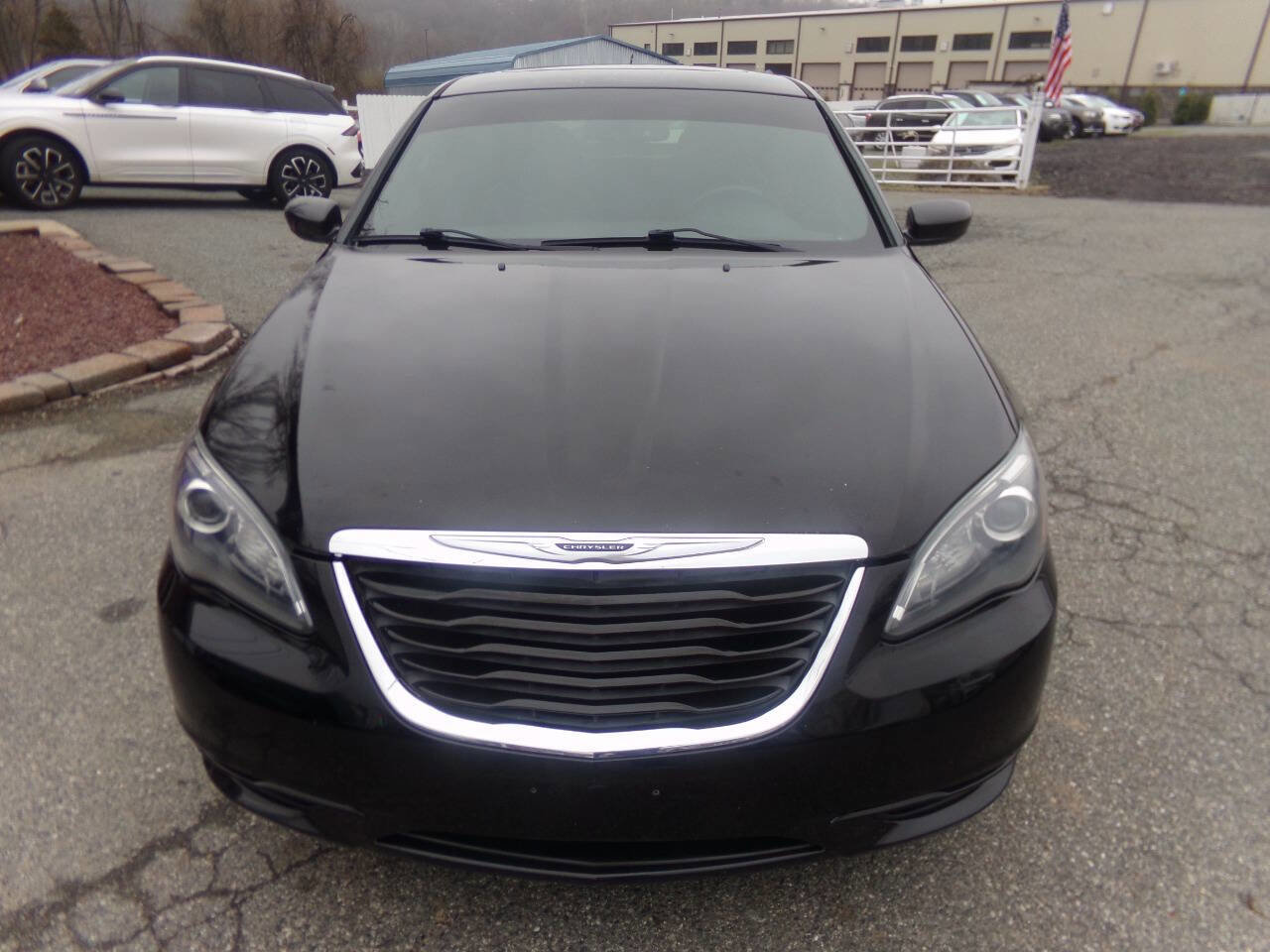 Used 2014 Chrysler 200 Limited w/ Sun/Sound Group FWD image 2