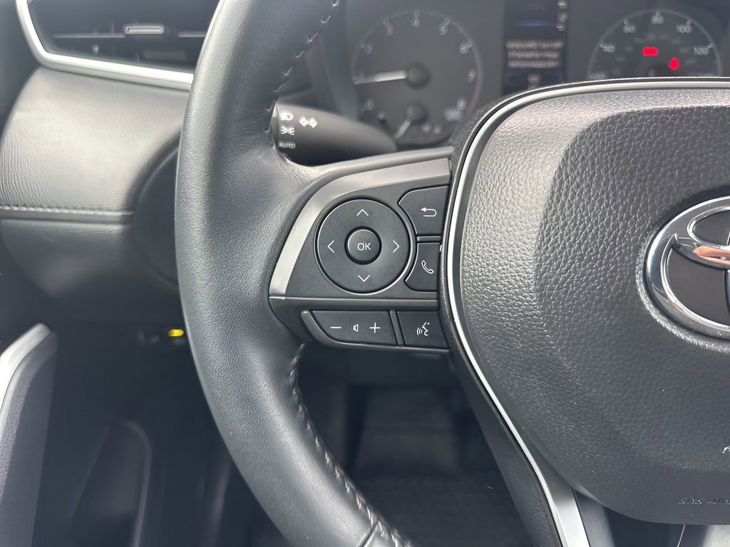Used 2025 Toyota Corolla Cross LE image 13