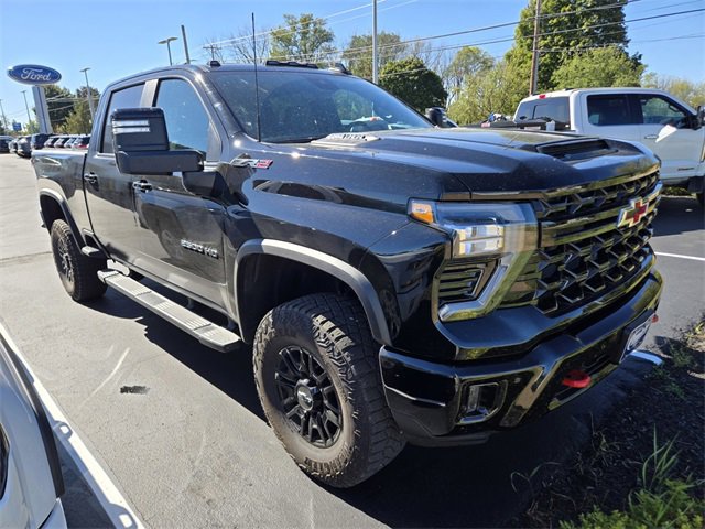 Used 2025 Chevrolet Silverado 2500 ZR2 w/ Technology Package image 1
