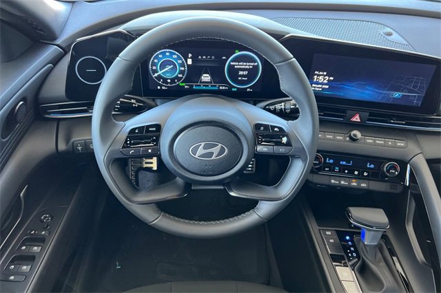 New 2025 Hyundai Elantra SEL image 14
