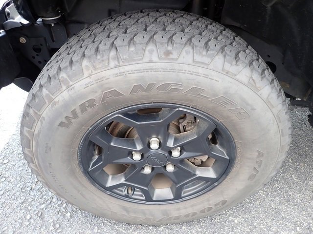 Used 2022 Jeep Gladiator Willys image 11