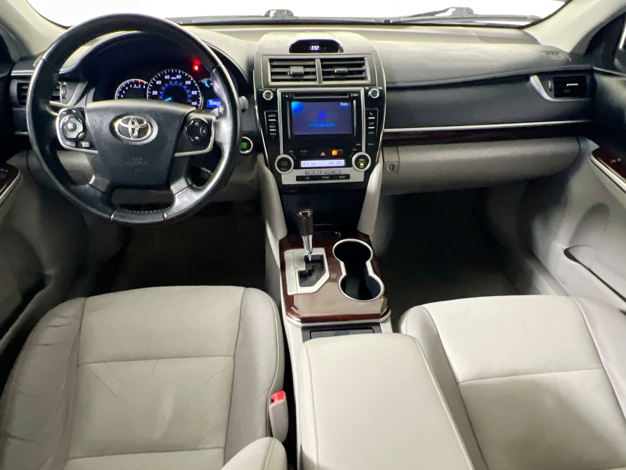 Used 2014 Toyota Camry XLE w/ Leather Package image 30