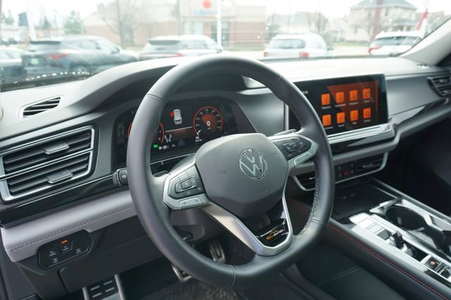Used 2025 Volkswagen Atlas Peak Edition SE image 13