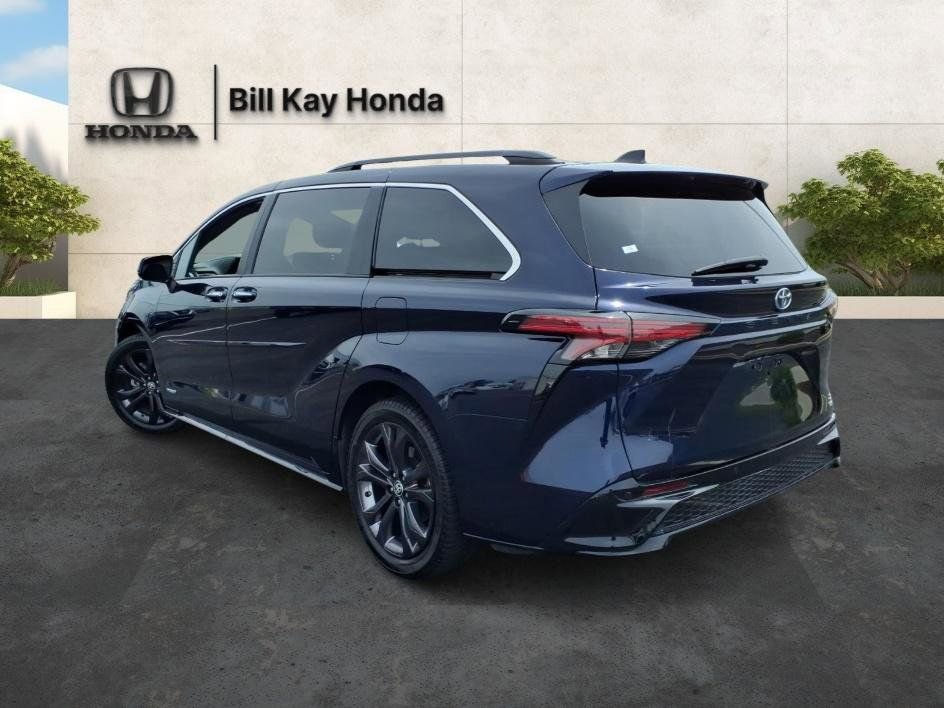 Used 2021 Toyota Sienna XSE w/ XSE Plus Package FWD image 6