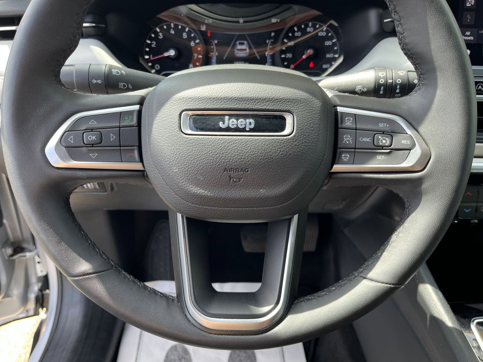 Used 2025 Jeep Compass Limited image 27