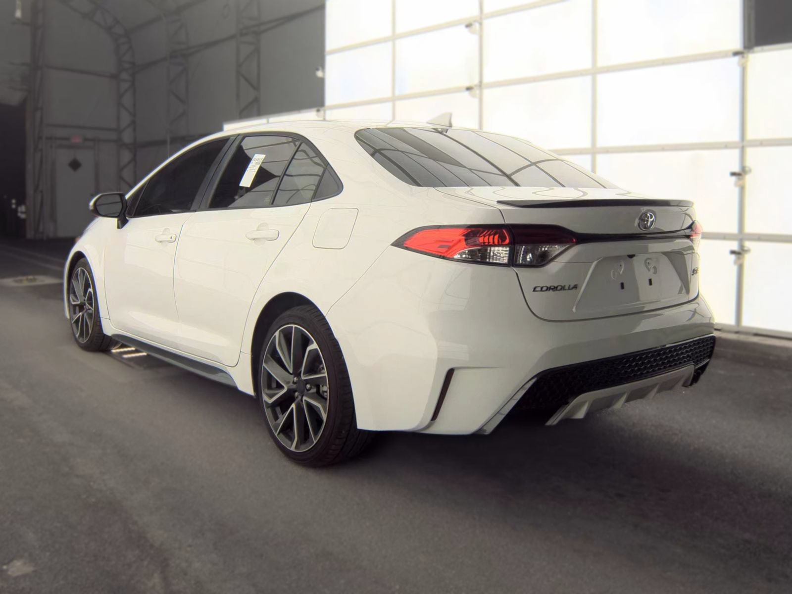 Used 2020 Toyota Corolla SE FWD image 3