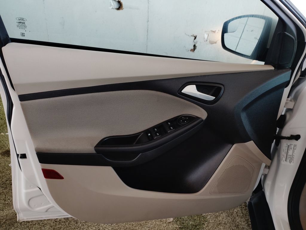 Used 2013 Ford Focus SE FWD image 20