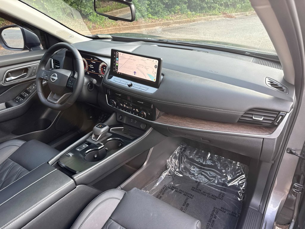 Used 2025 Nissan Rogue Platinum w/ Platinum Premium Package FWD image 28