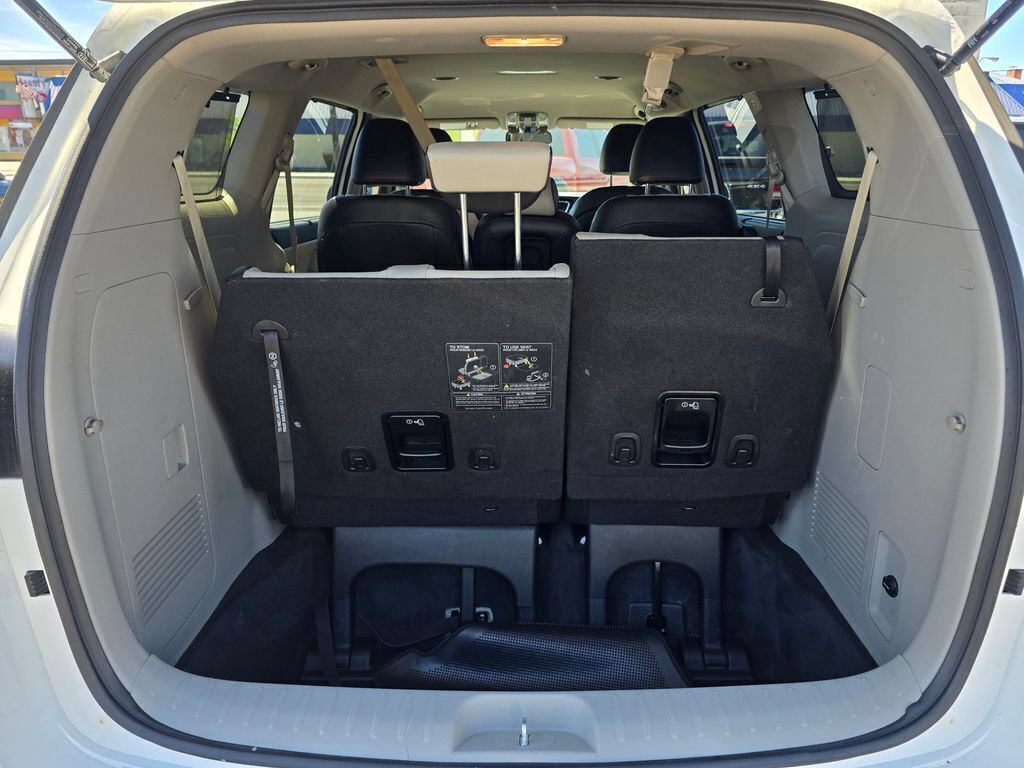 Used 2020 Kia Sedona EX FWD image 16