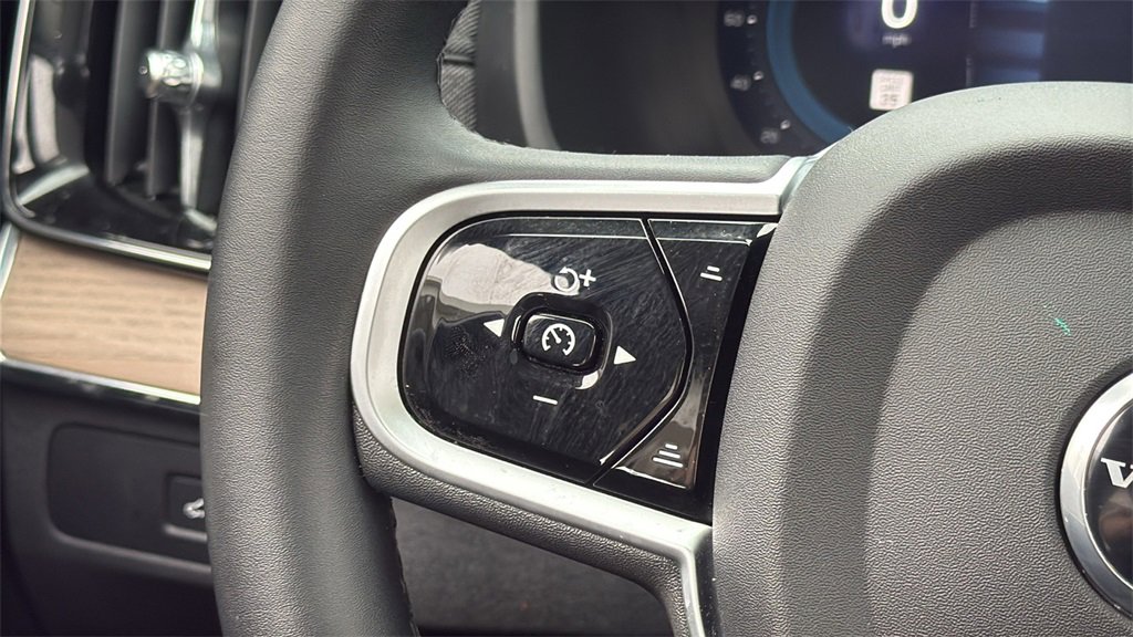 Certified 2025 Volvo XC90 B5 Plus image 10