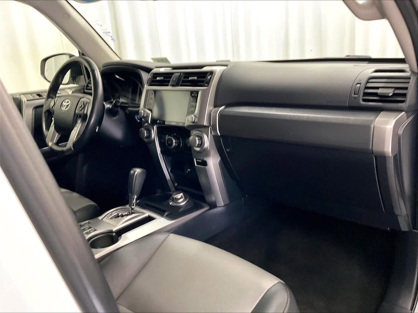 Used 2025 Toyota 4Runner SR5 AWD/4WD image 14