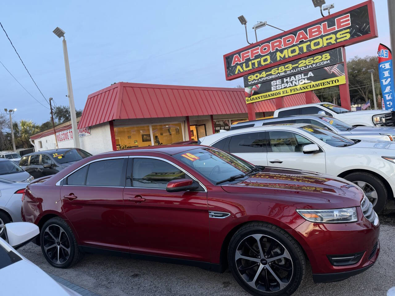 Used 2016 Ford Taurus SEL w/ Equipment Group 201A image 3