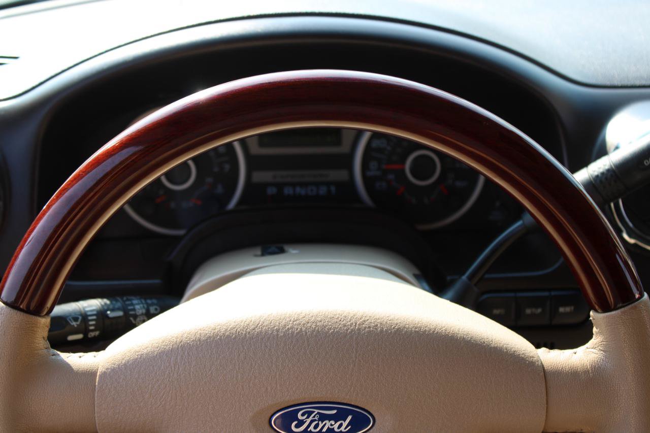 Used 2005 Ford Expedition Limited RWD image 9