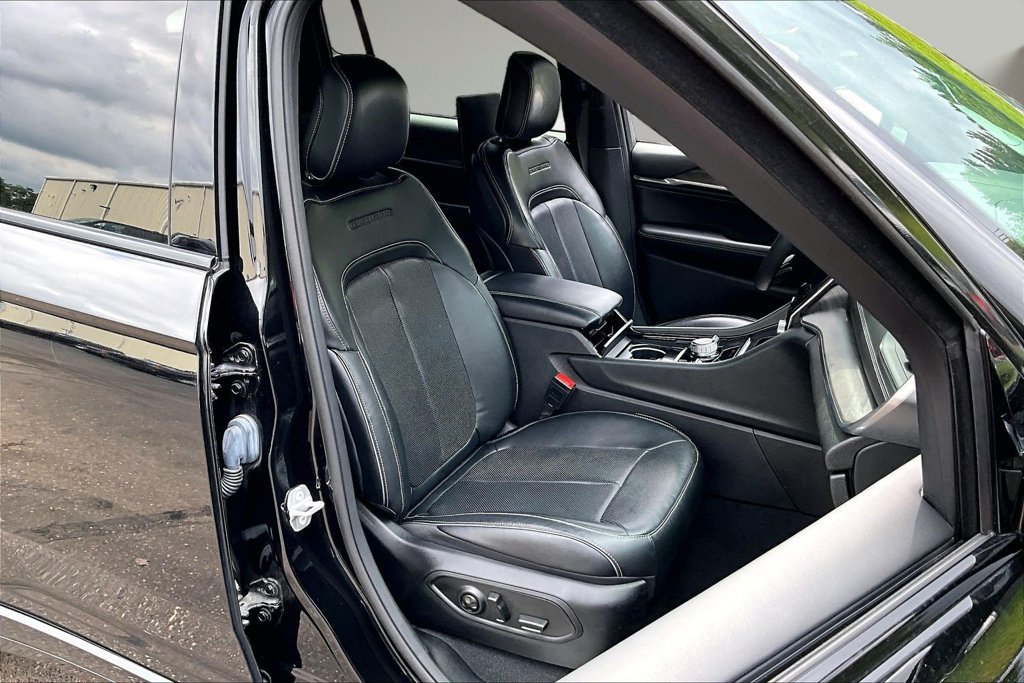 Used 2023 Jeep Grand Cherokee L Overland w/ Rear Seat Video Group I AWD/4WD image 31