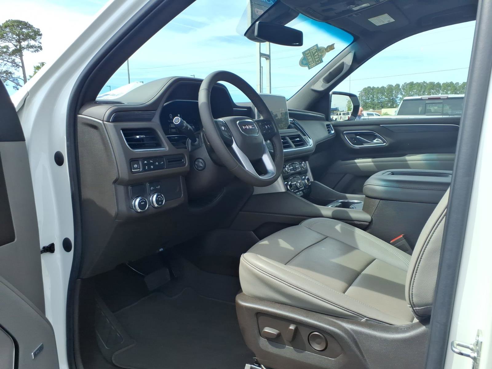 Used 2022 GMC Yukon SLT w/ SLT Premium Package image 21