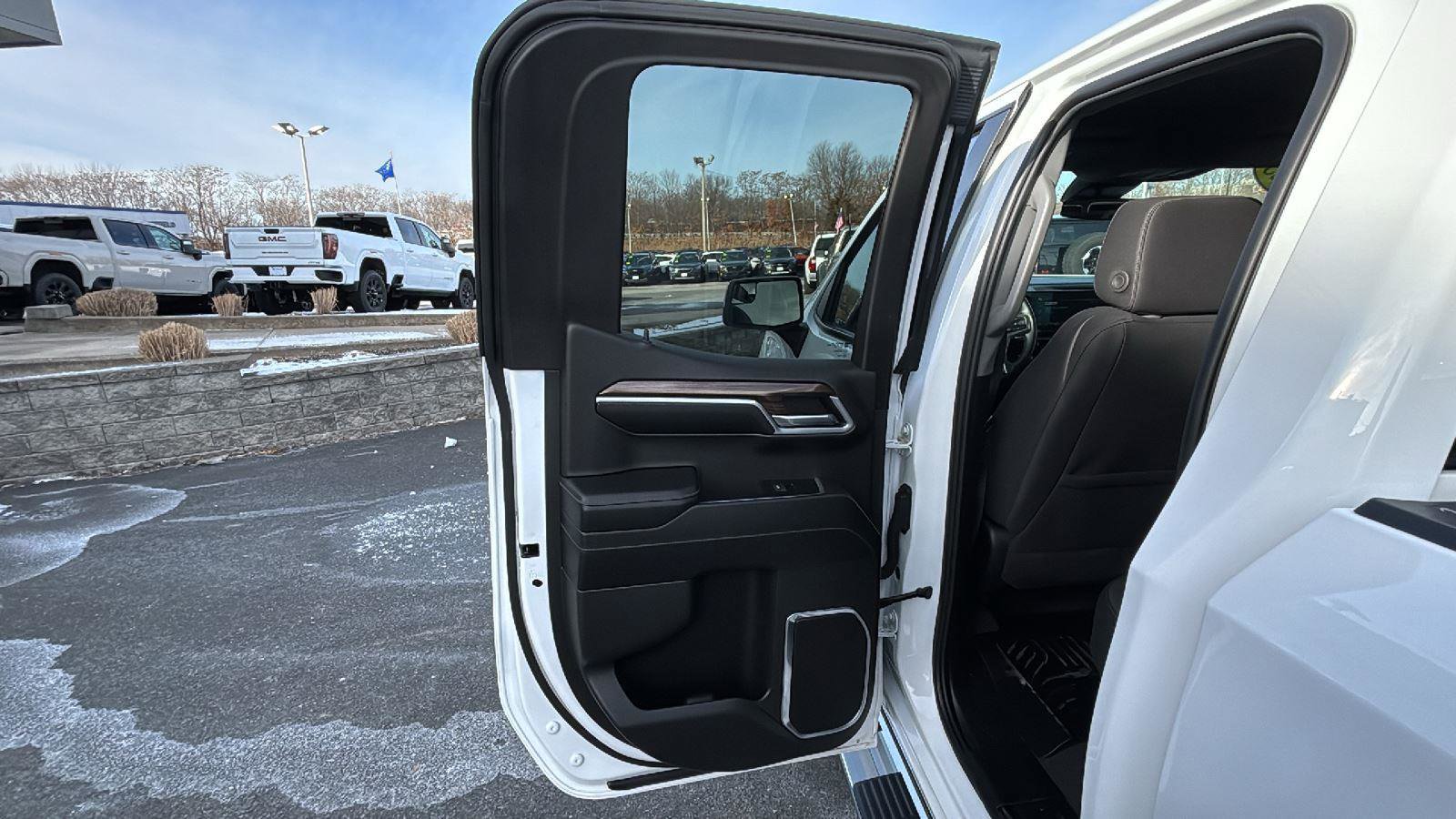 Used 2023 Chevrolet Silverado 1500 LT image 29