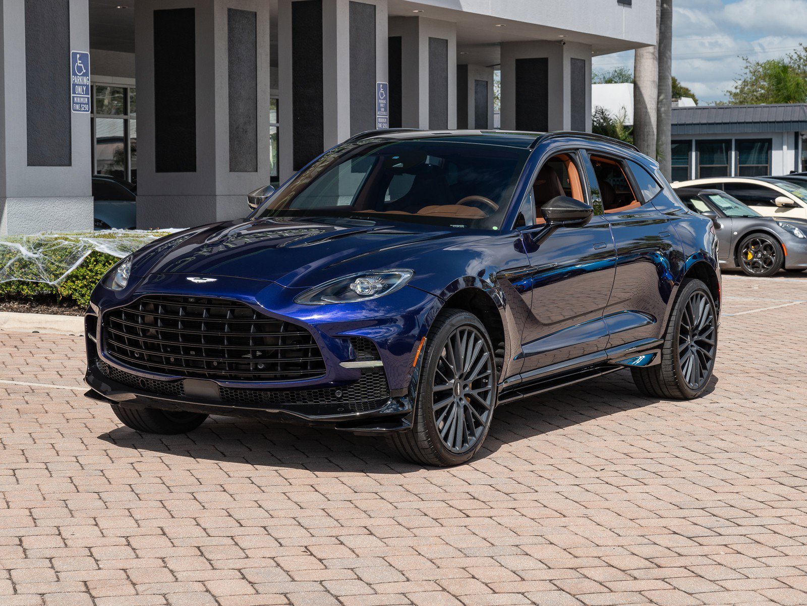 Used 2023 Aston Martin DBX 707 image 34