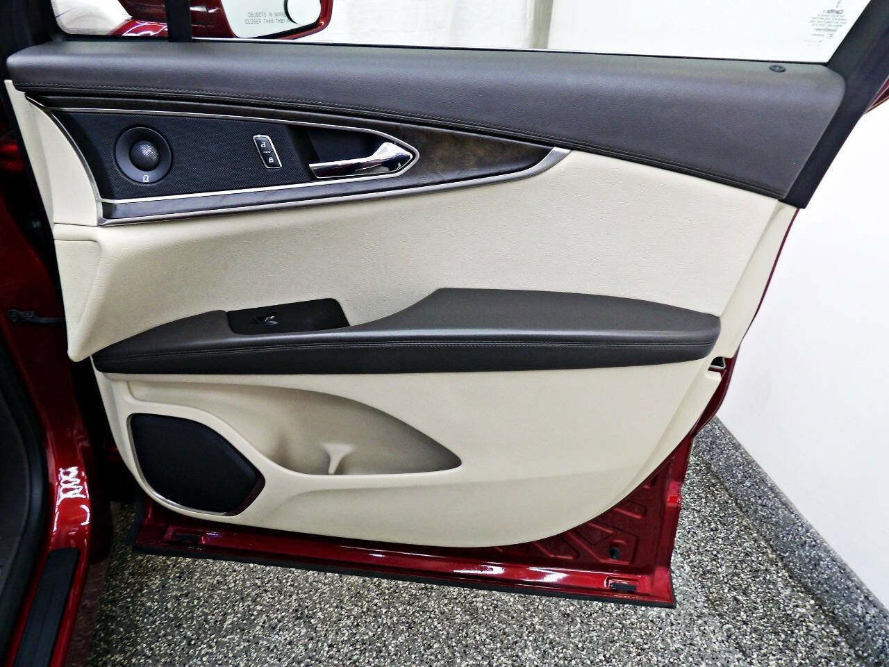 Used 2016 Lincoln MKX Reserve w/ Technology Package image 11