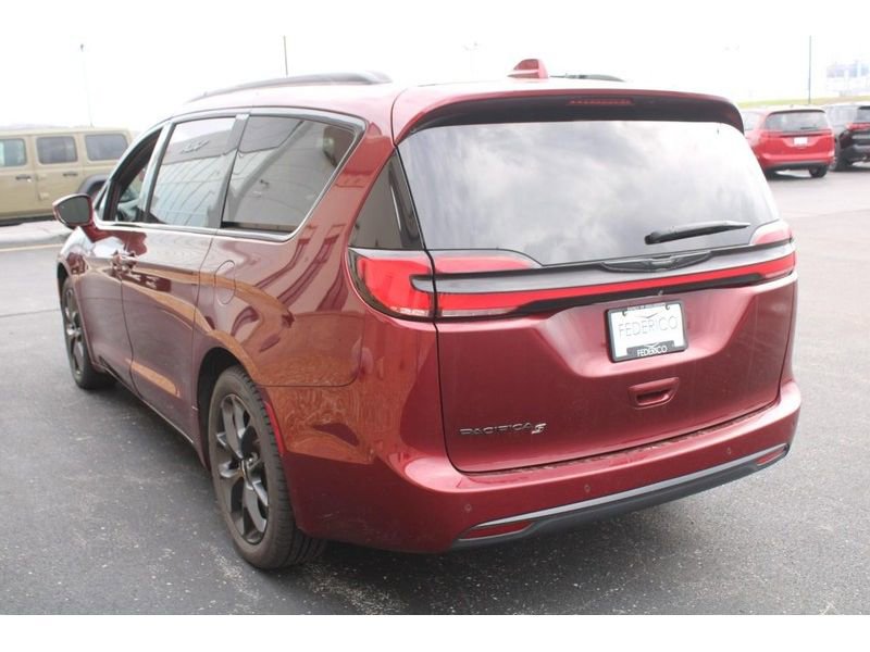 Used 2021 Chrysler Pacifica Touring-L w/ S Appearance Package FWD image 6