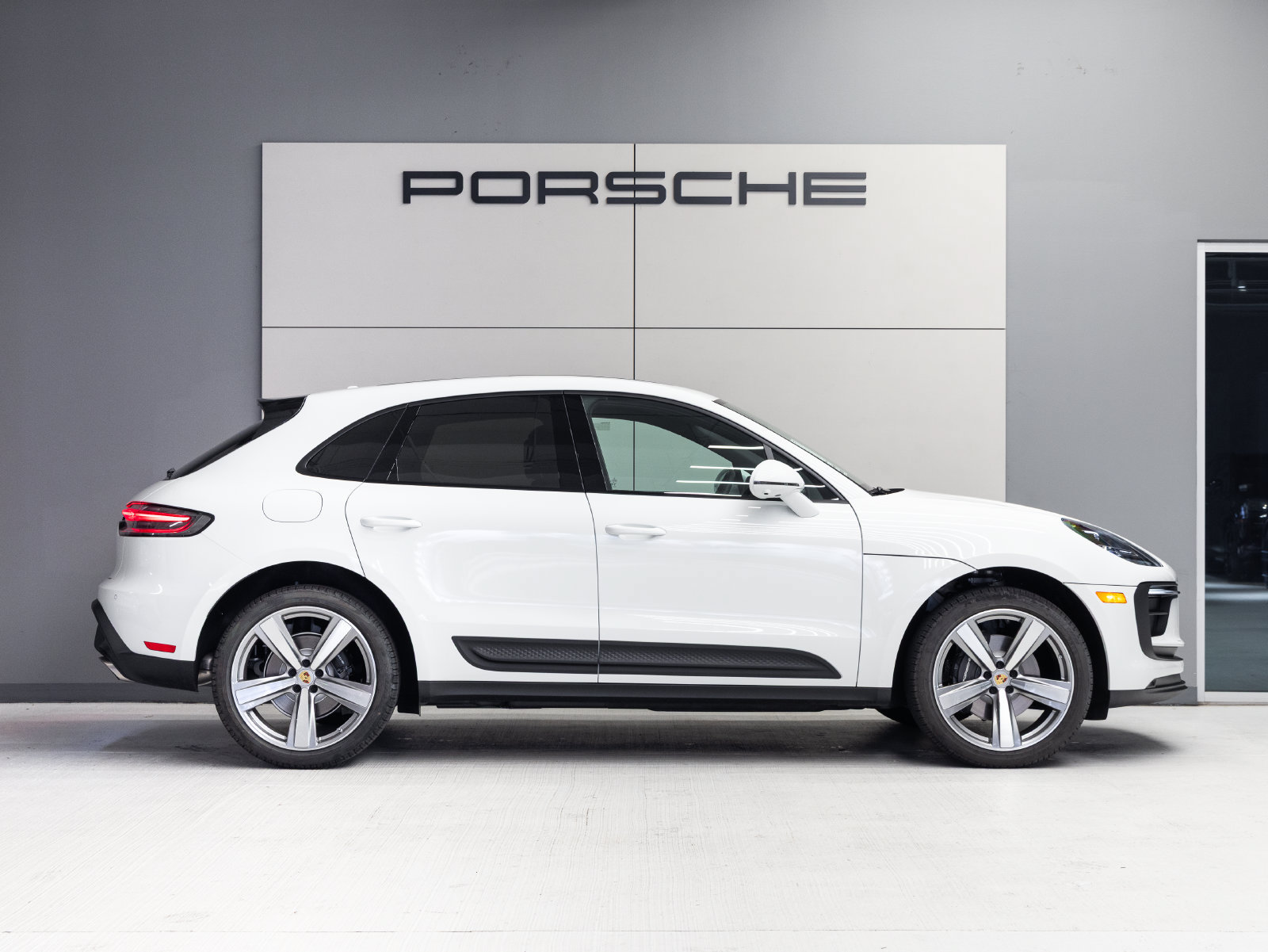New 2026 Porsche Macan AWD/4WD image 8