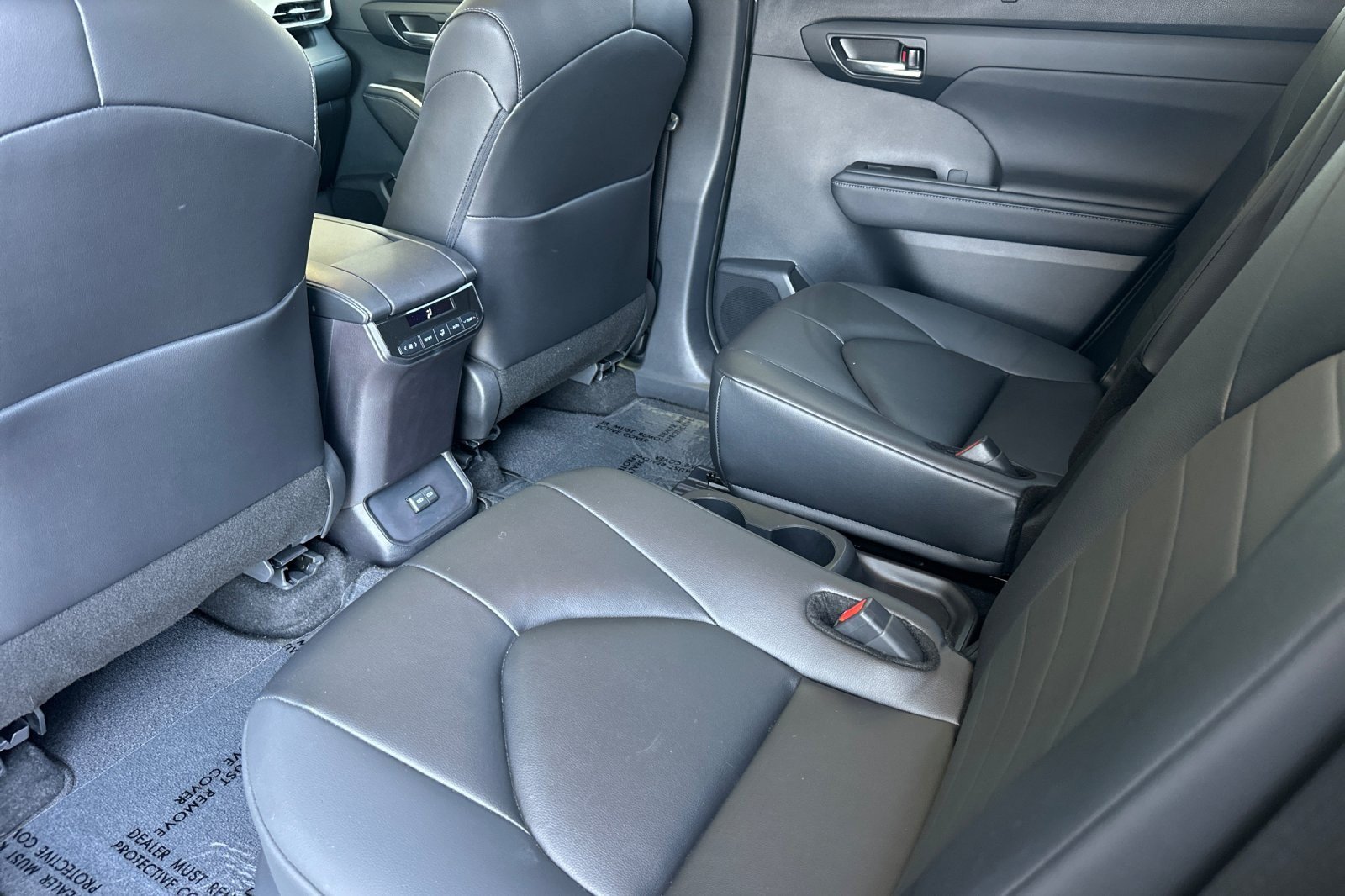 Certified 2024 Toyota Highlander XLE AWD/4WD image 11