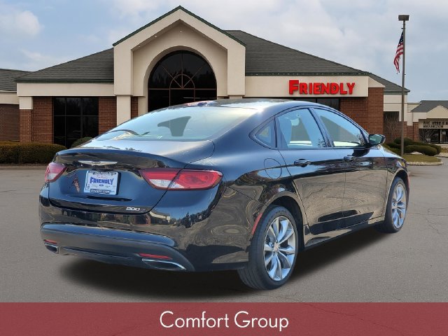 Used 2015 Chrysler 200 S w/ Comfort Group FWD image 3