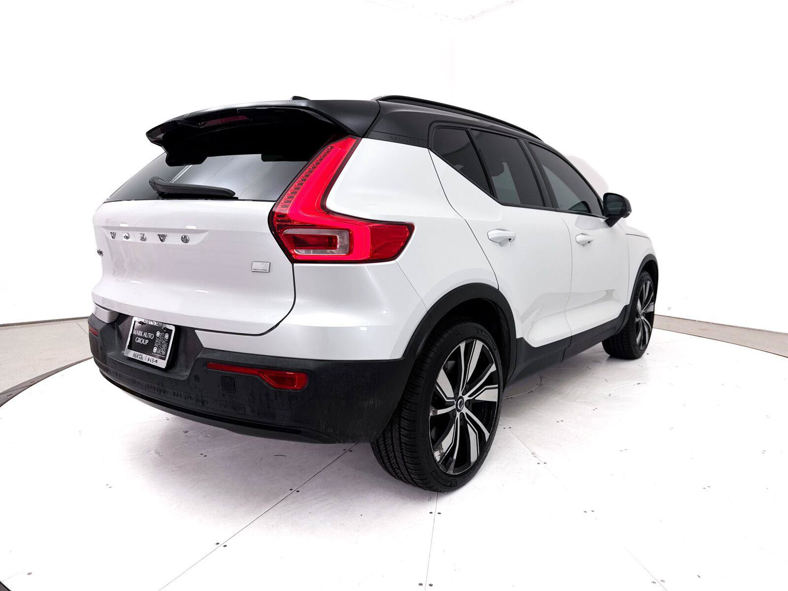 Used 2021 Volvo XC40 P8 Recharge w/ Advanced Package AWD/4WD image 17