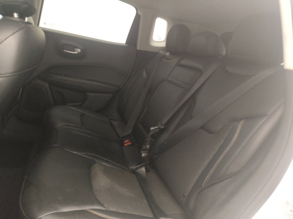 Used 2017 Jeep Compass Latitude w/ Cold Weather Group AWD/4WD image 18