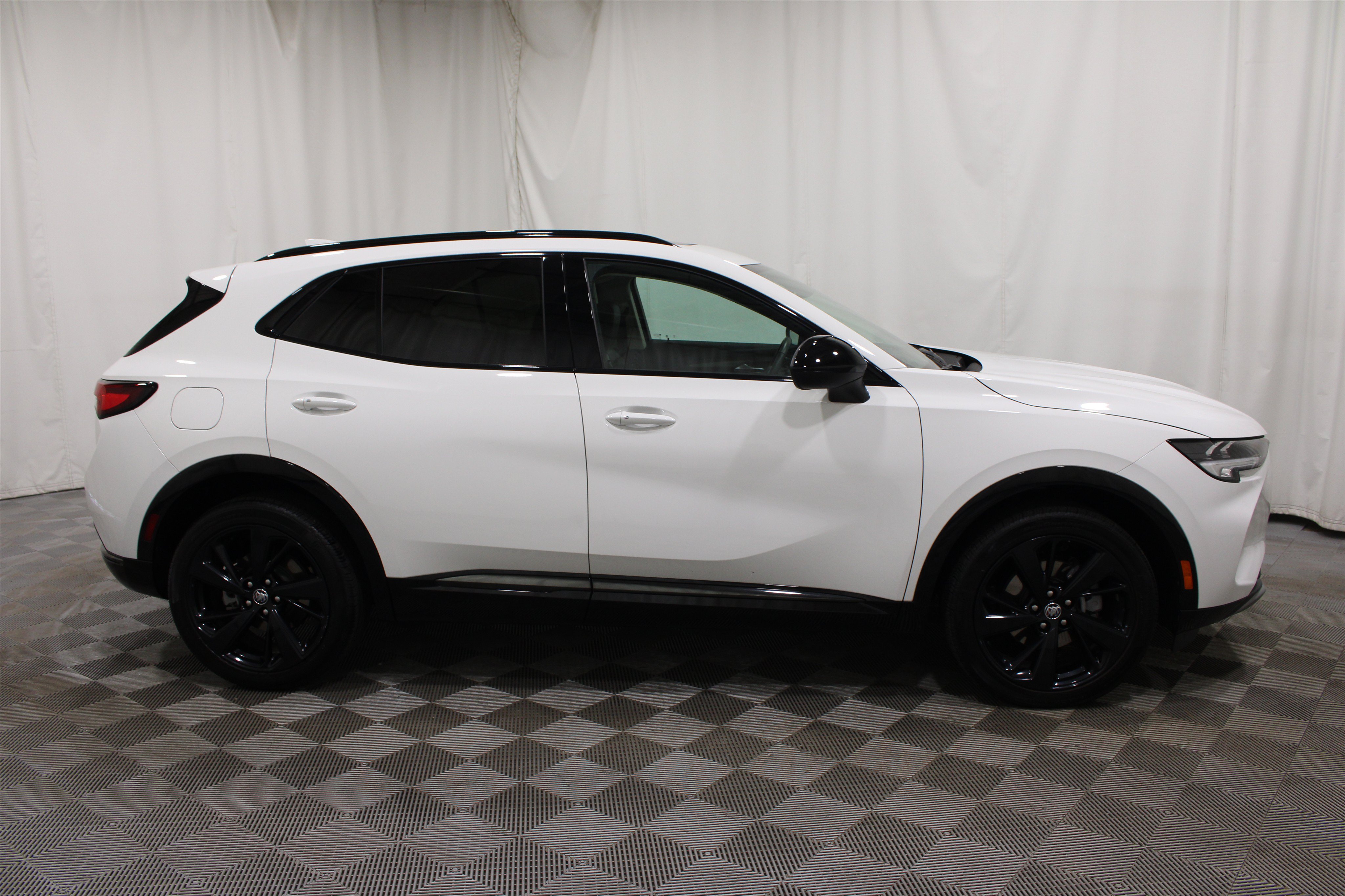 Used 2023 Buick Envision Essence AWD/4WD image 32