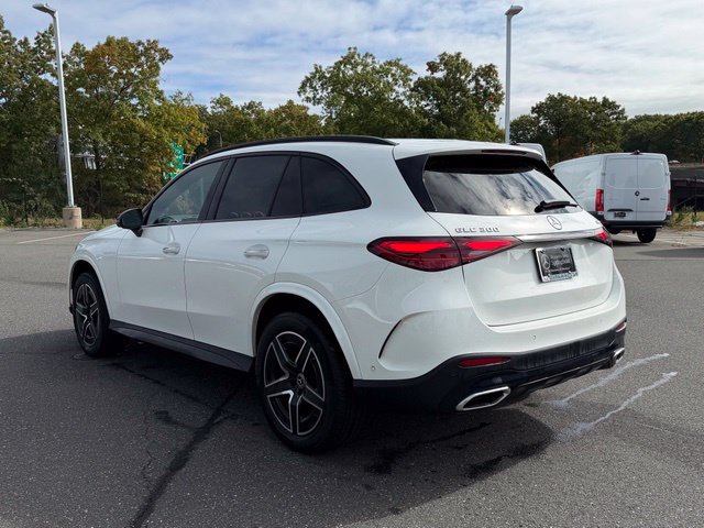 Used 2023 Mercedes-Benz GLC 300 4MATIC image 5