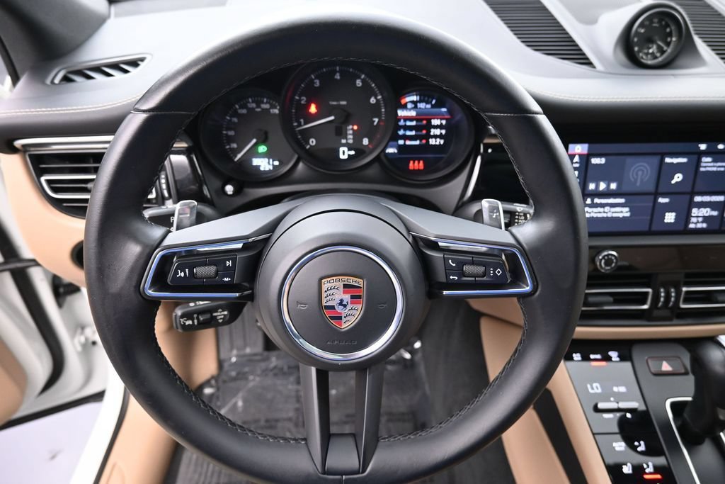 Certified 2024 Porsche Macan AWD/4WD image 12