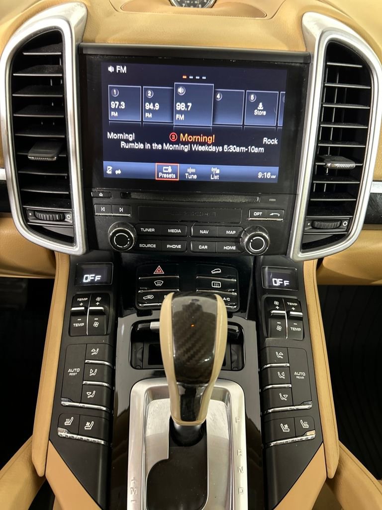 Used 2017 Porsche Cayenne Platinum Edition image 13