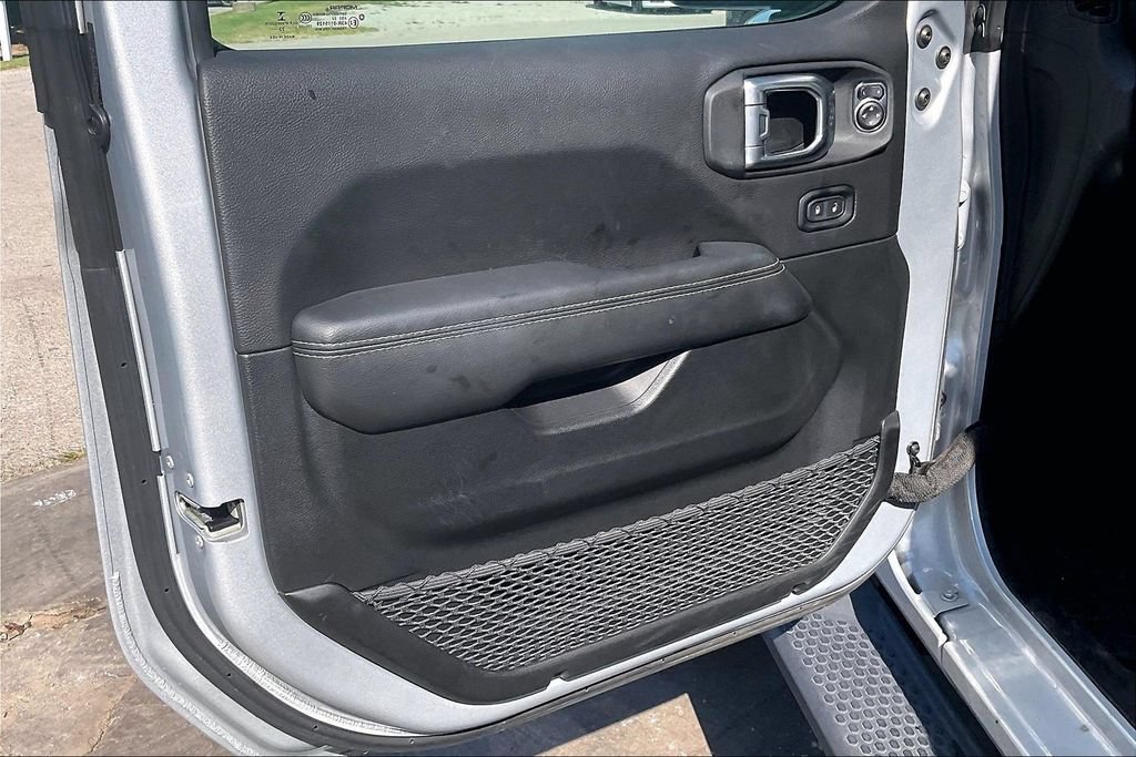 Used 2023 Jeep Wrangler Unlimited Sahara AWD/4WD image 23