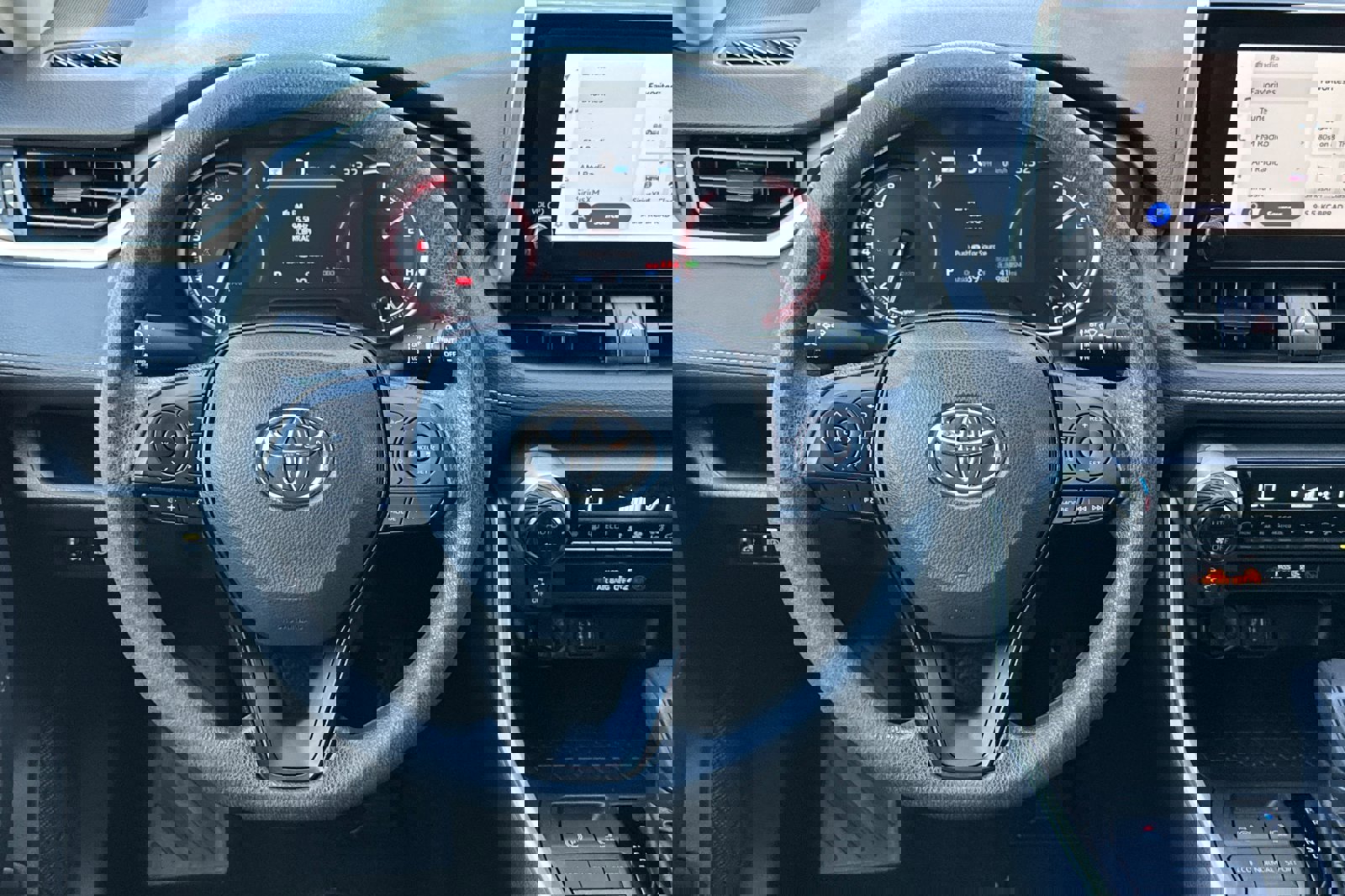 Used 2023 Toyota RAV4 XLE image 12