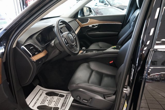 Used 2023 Volvo XC90 B6 Plus image 27