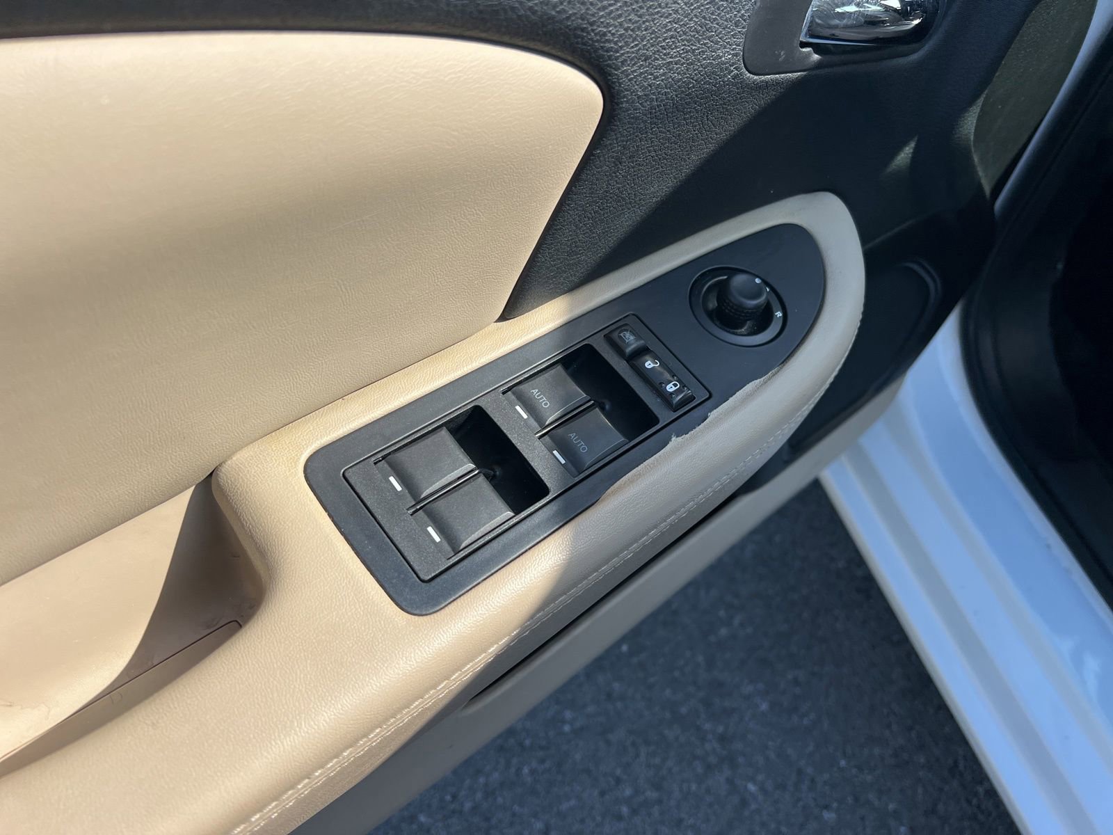 Used 2012 Chrysler 200 Limited image 21