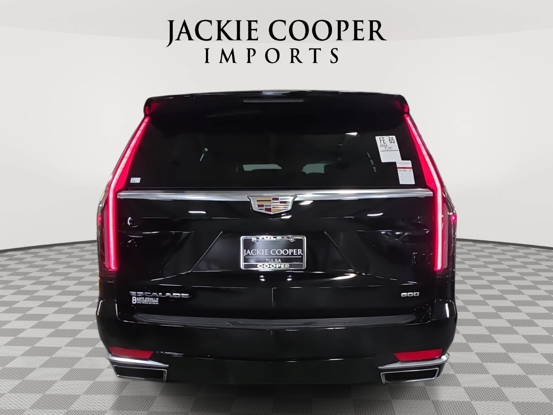 Used 2024 Cadillac Escalade Premium Luxury RWD image 6