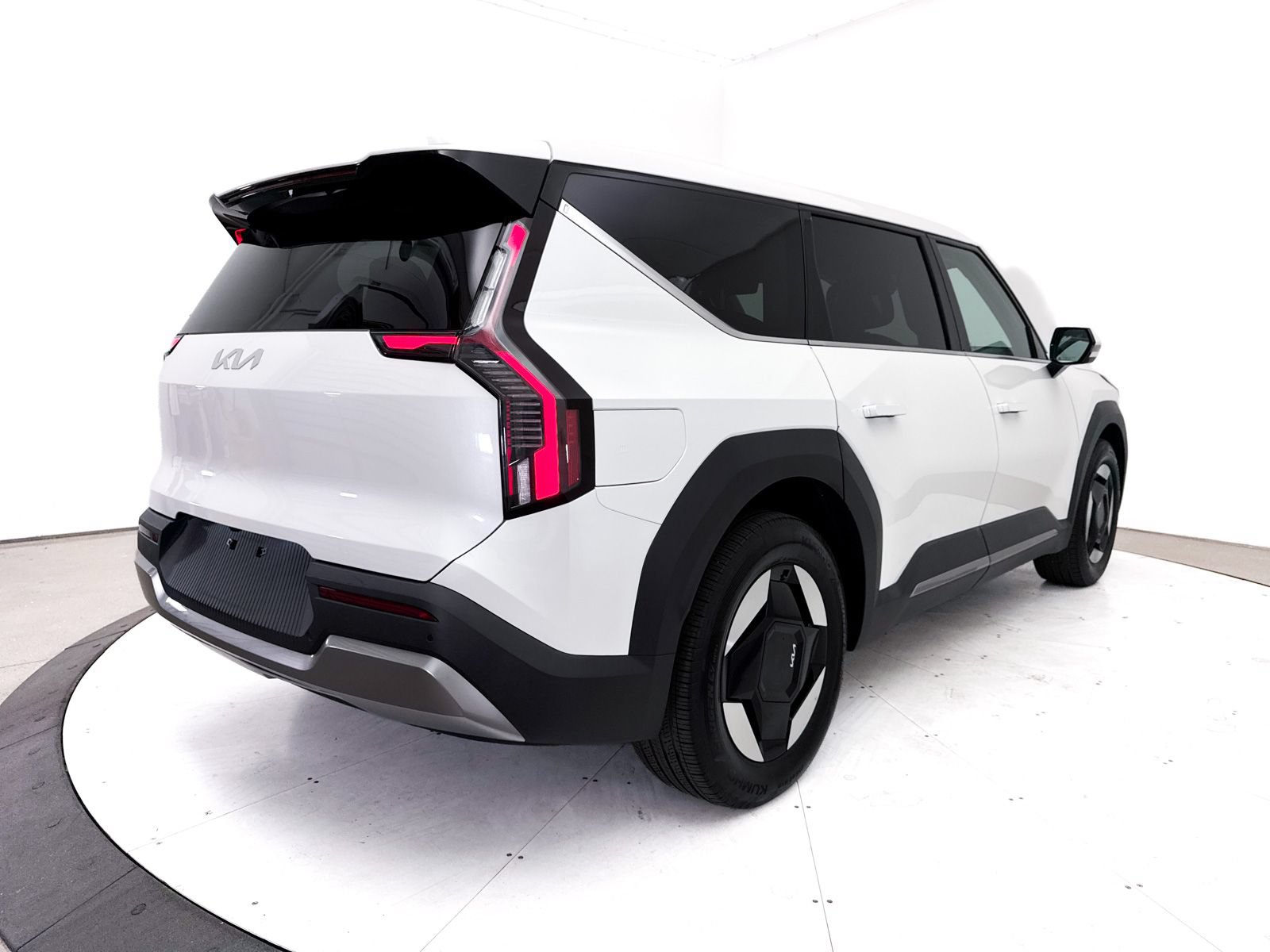 Used 2024 Kia EV9 Light Long Range RWD image 19