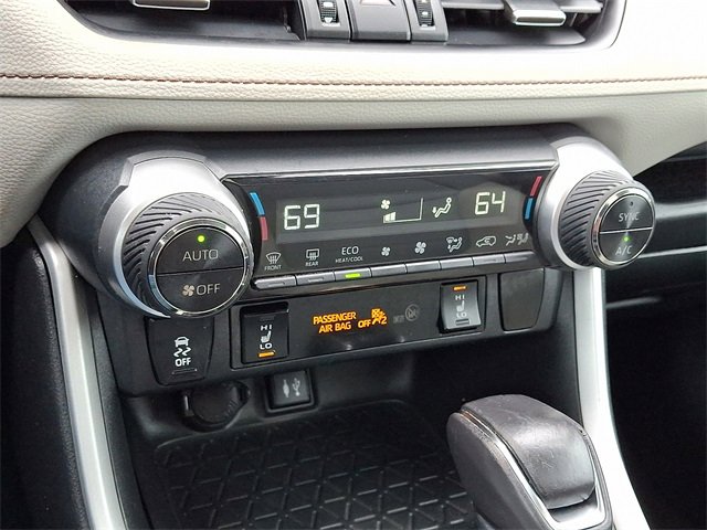 Used 2019 Toyota RAV4 XLE Premium image 16