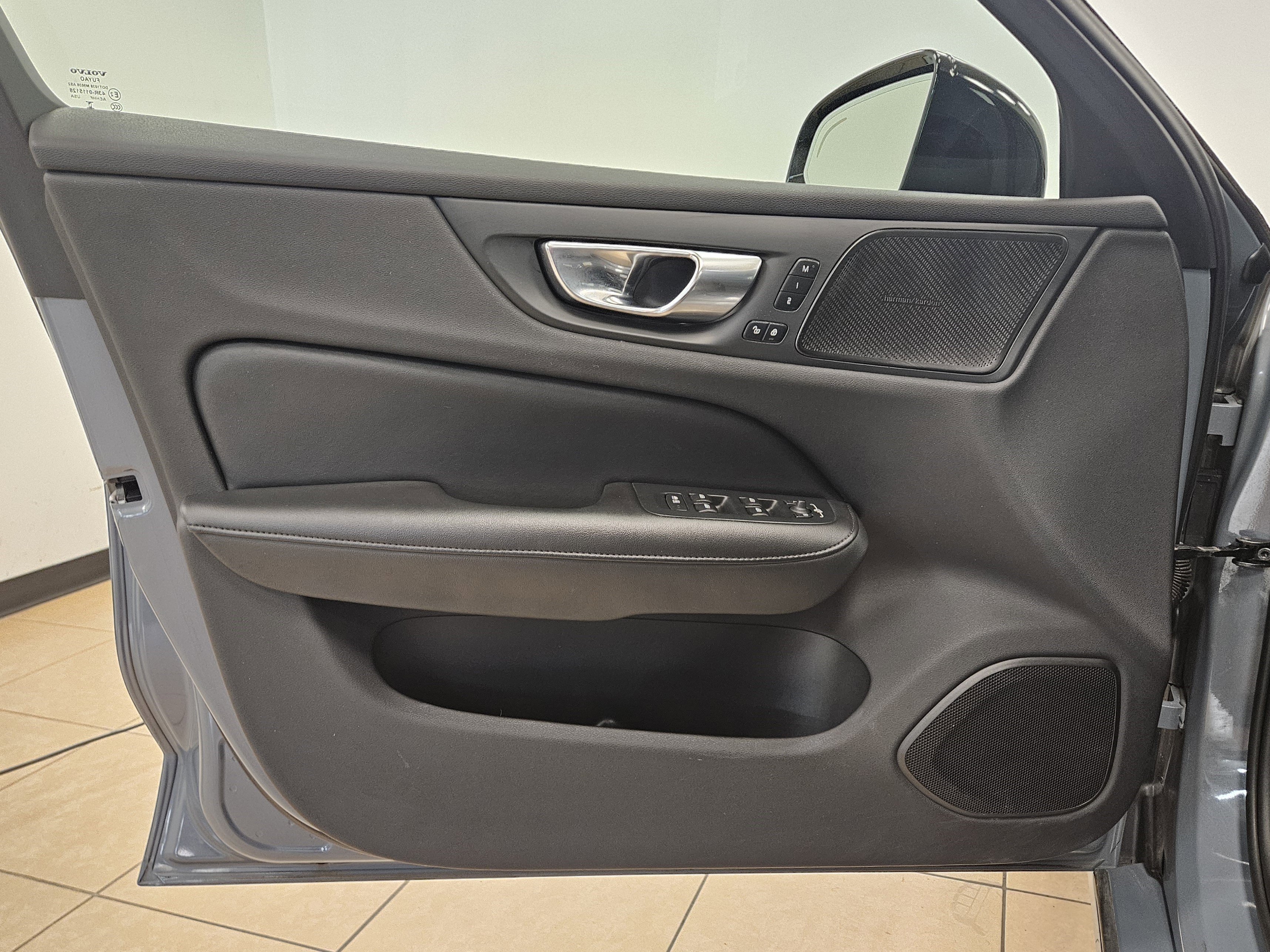 Used 2024 Volvo S60 B5 Ultimate image 12