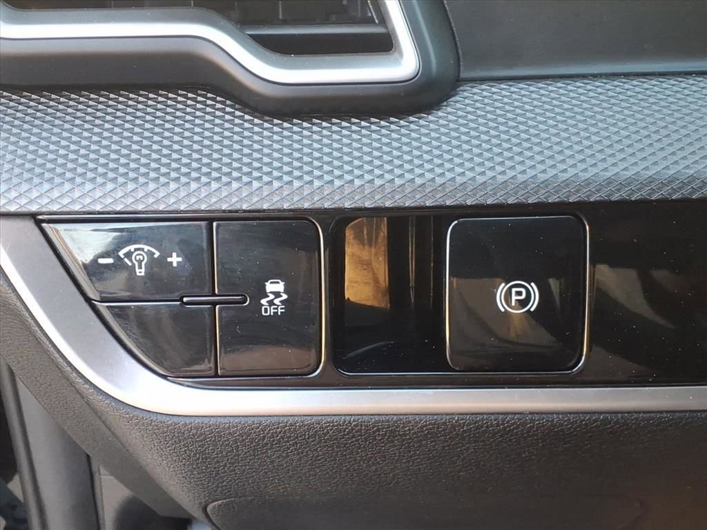 Used 2024 Kia Sportage LX image 11