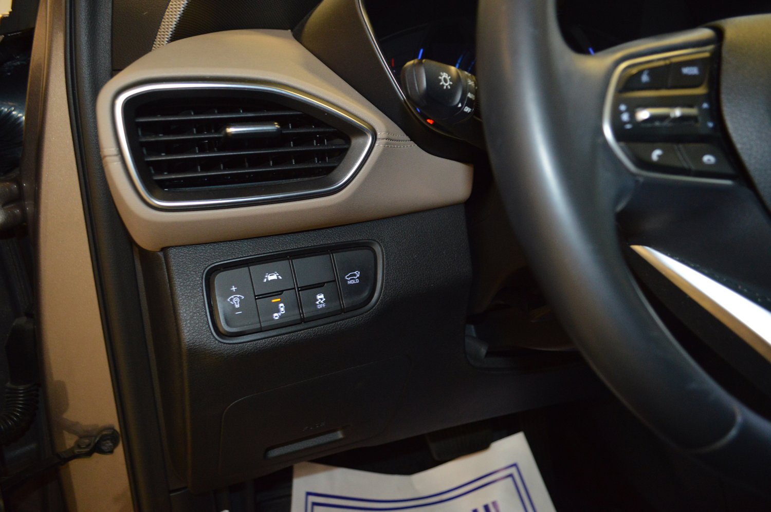 Used 2019 Hyundai Santa Fe Limited FWD image 16