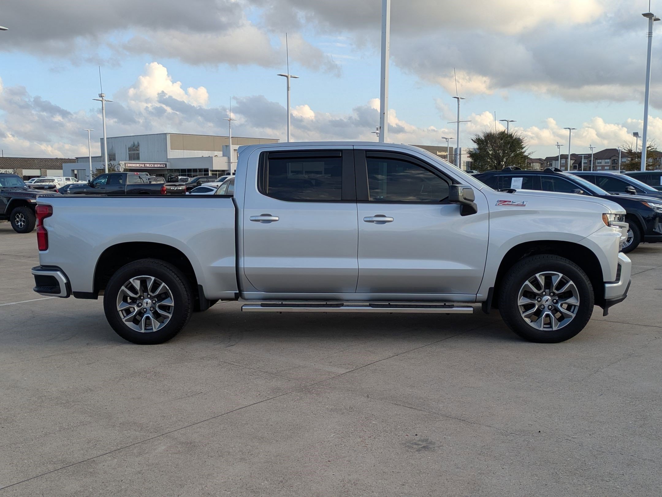 Used 2022 Chevrolet Silverado 1500 RST image 2