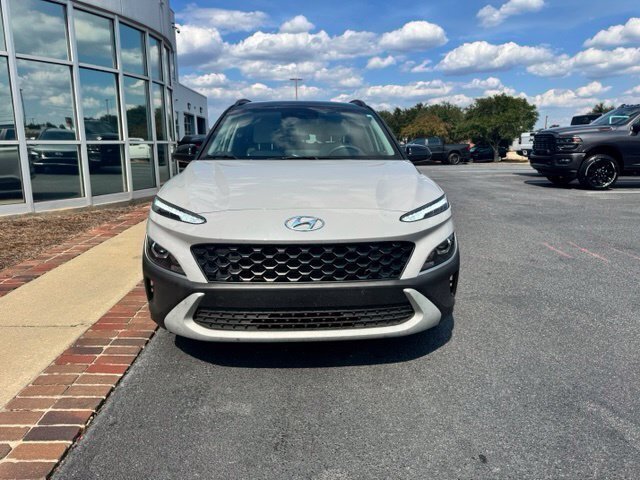 Used 2023 Hyundai Kona SEL FWD image 3