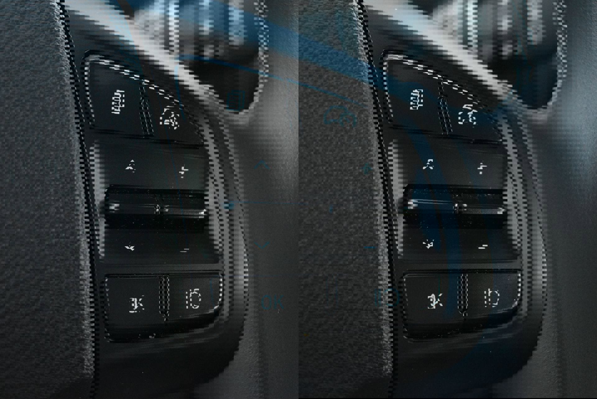 Used 2025 Hyundai Venue SEL FWD image 21