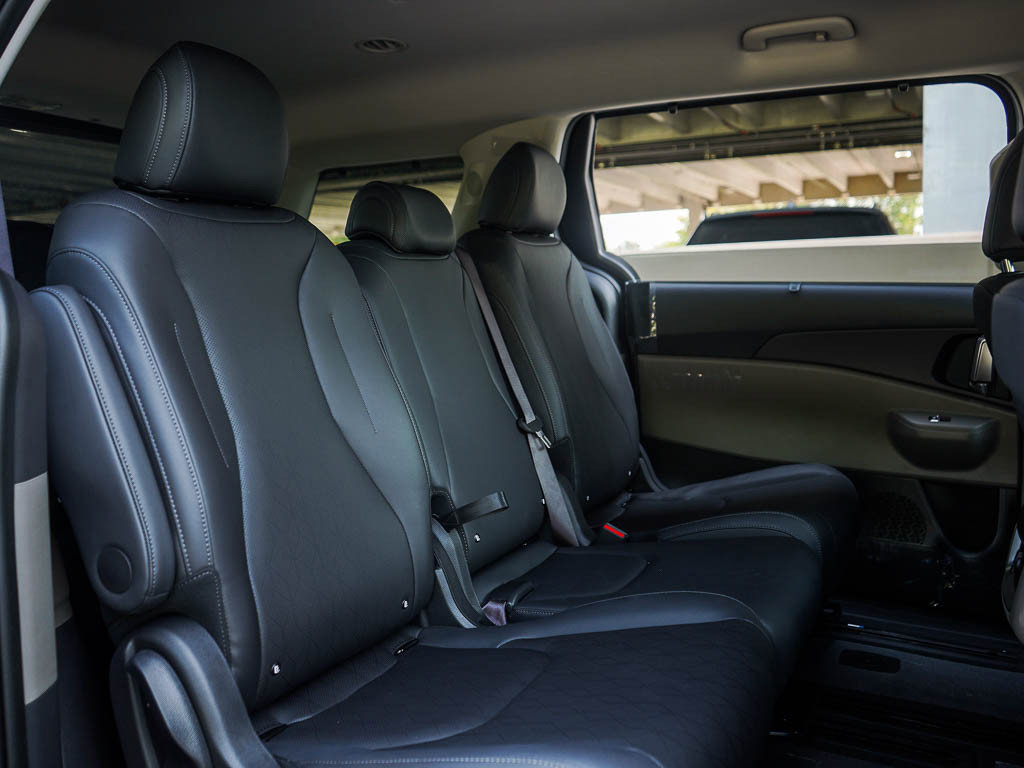 New 2027 Kia Carnival EX FWD image 13