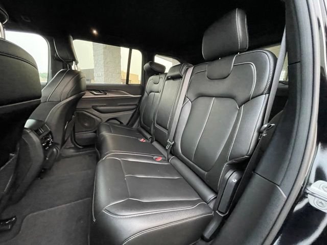 Used 2024 Jeep Grand Cherokee Limited AWD/4WD image 25