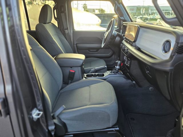 Used 2025 Jeep Wrangler Sahara 4xe image 9