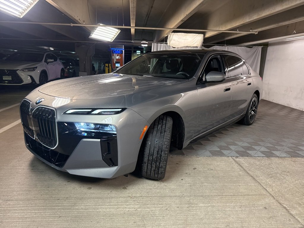 Used 2023 BMW 740i w/ Parking Assistance Package image 3