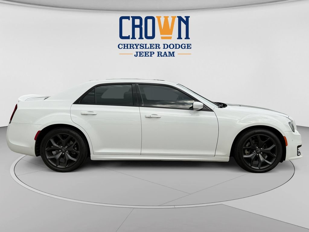 Used 2023 Chrysler 300 S w/ Comfort Group RWD image 2
